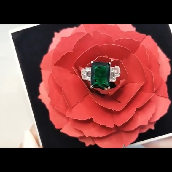 Emerald Lab Created Green Cocktail Engagement Ring Silver .925 Size 5 New Years - Picture 6 of 9